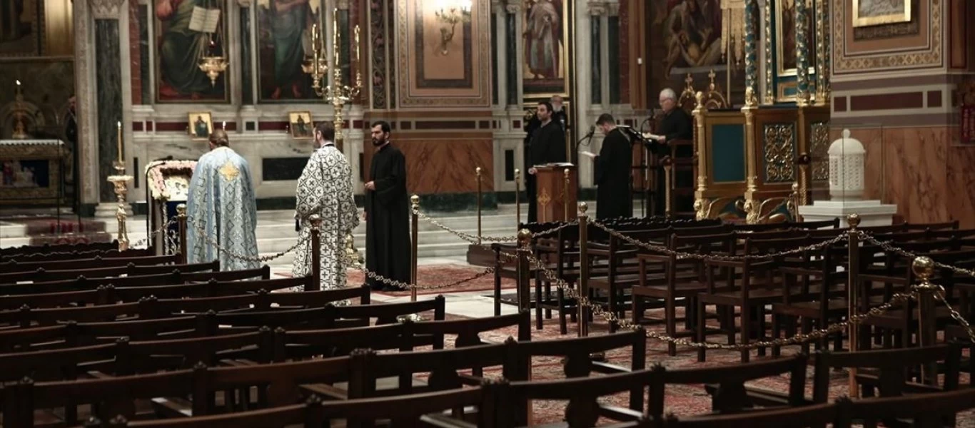 Τα νέα μέτρα για τις εκκλησίες - Τι θα ισχύει με τη Θεία Κοινωνία τα Χριστούγεννα